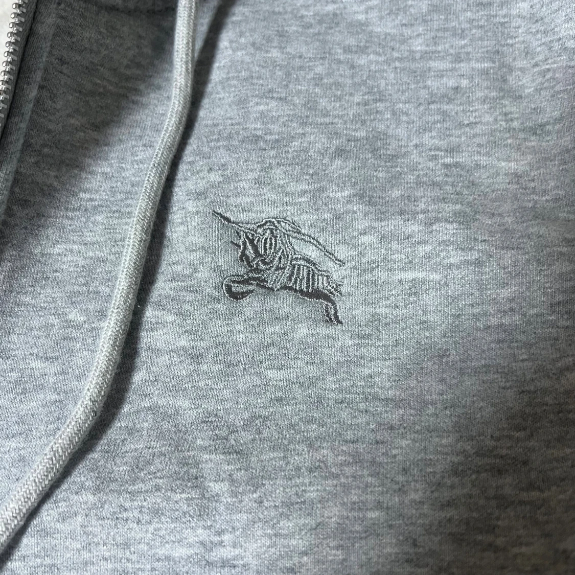 Grå Burberry hoodie med dragkedja - 1