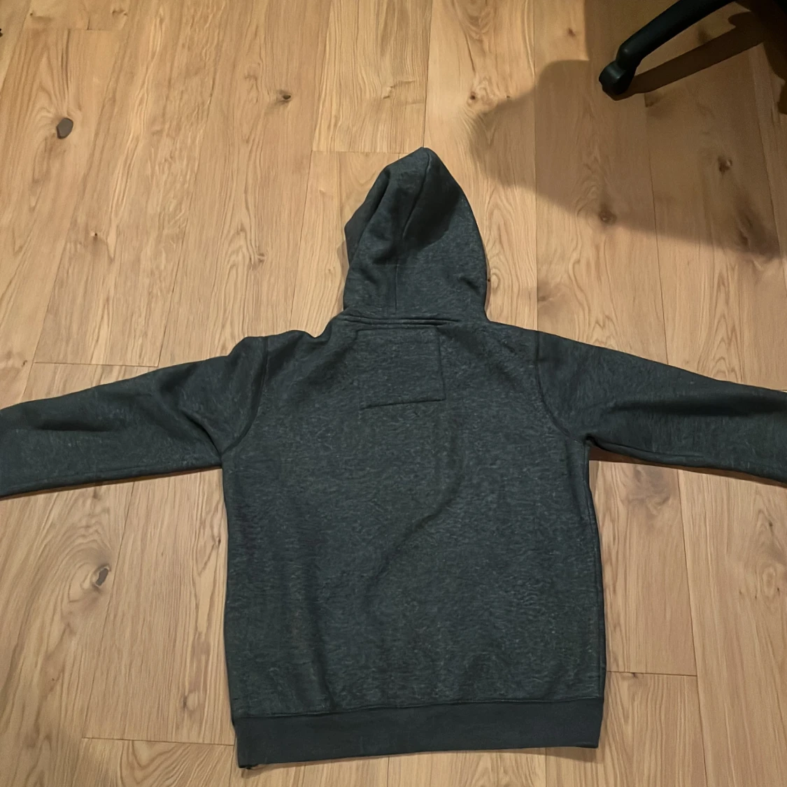 Mörkgrå Superdry hoodie med tryck - 4