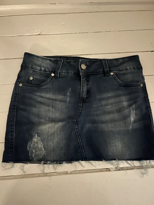 Miniskirt mörkblå - Skitsnygg kjol ifrån Trulymine. Super snygga till sommaren 