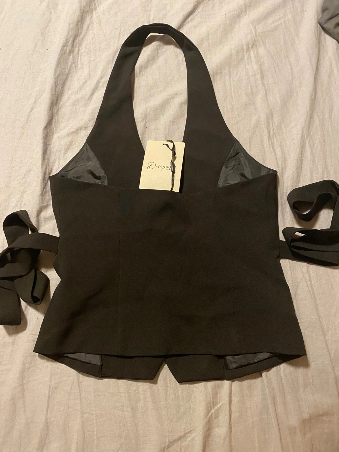 Svart omlott väst från Design Si - 1