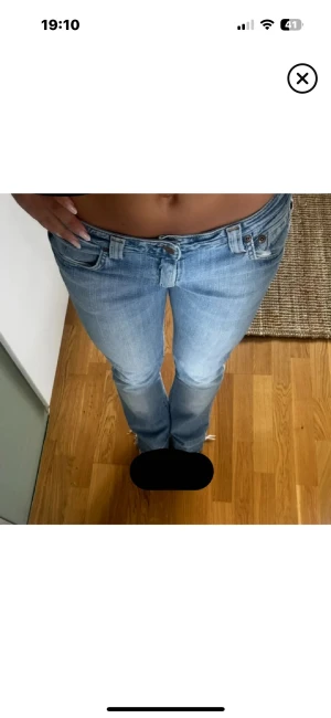 Lee jeans - hittar ej storlek men passar xs/s! super snygga lee jeans 🙏🏼 skriv för fler bilder och diskutera pris! 