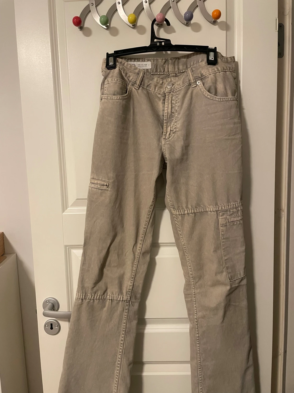 Beige cargopants från Zara, strl 38