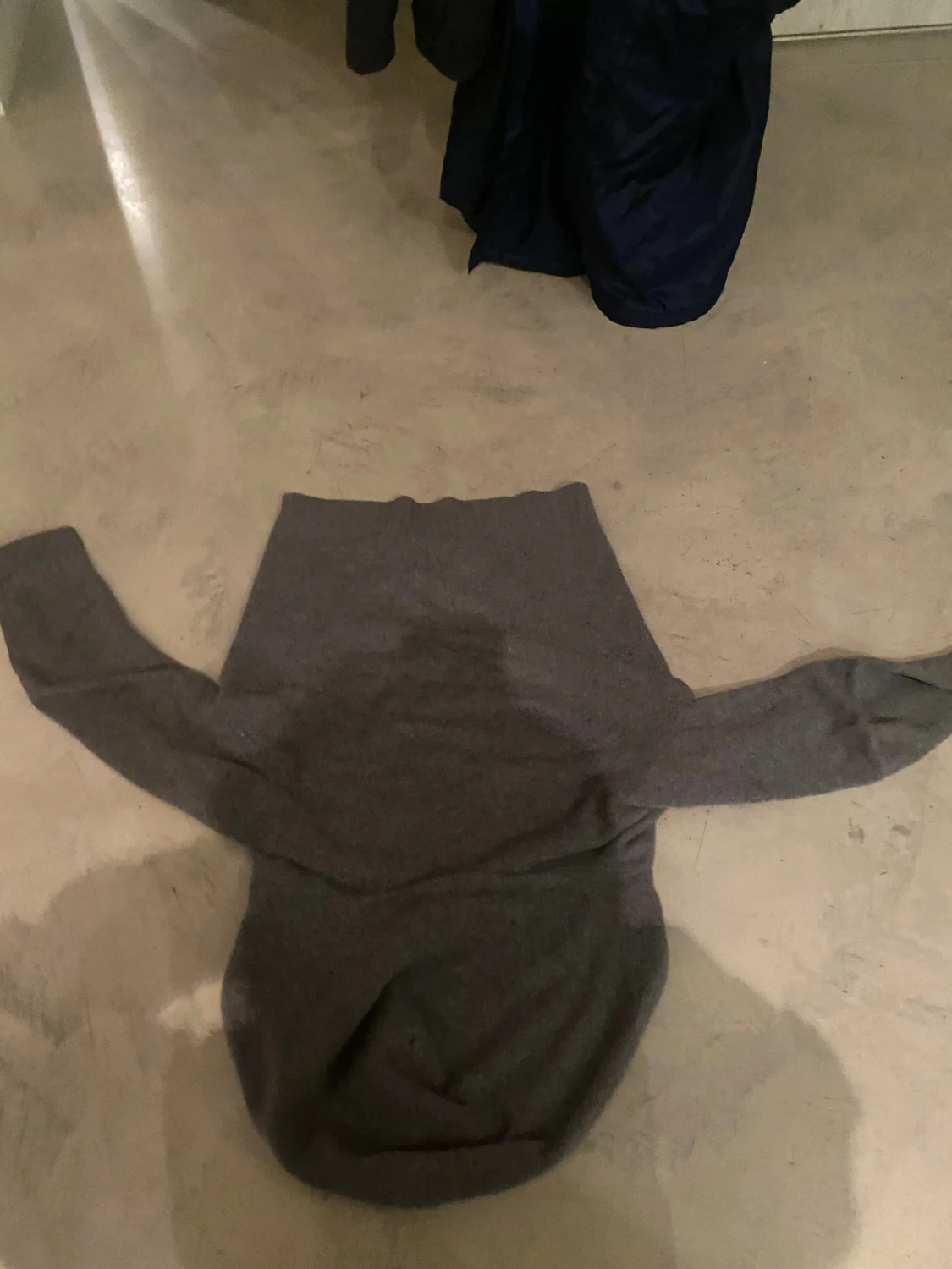 Grå hoodie från Jurta med dragkedja kahshmir  - 1