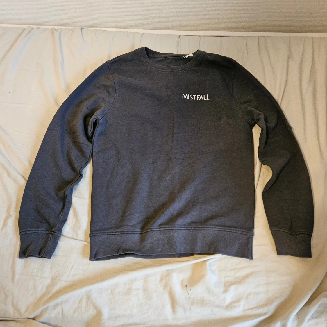 Mörkgrå långärmad tröja