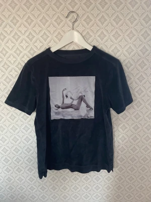 Limitato T-shirt  - Limitato T-shirt i frote material bra skick storlek S 