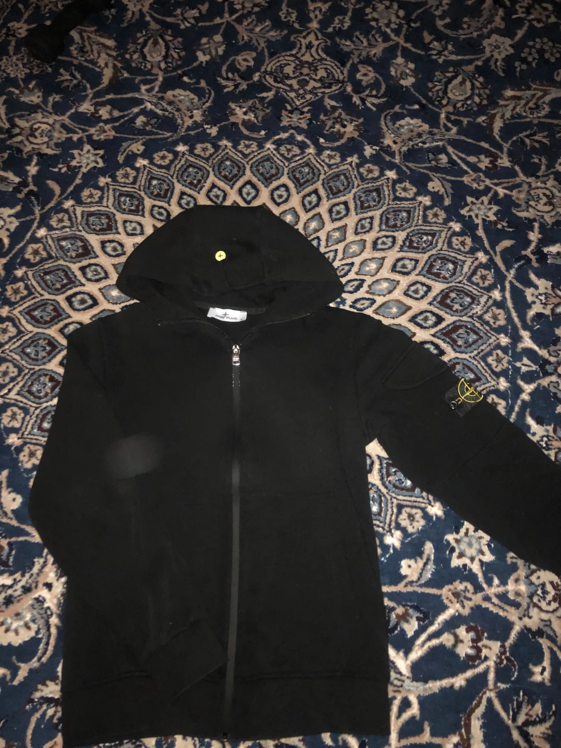 Svart hoodie från Stone Island