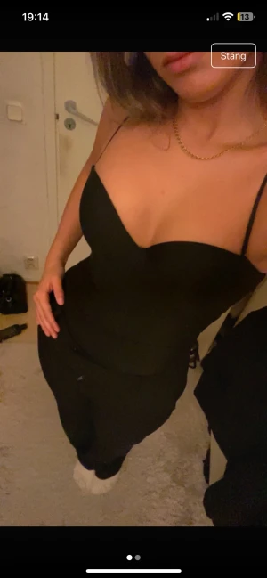 Body - Svart body från H&M. Superfint skick, inprincip ny. Använd en gång. 75B, slutsåld, går inte få tag på längre 😊