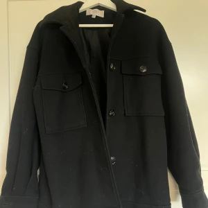 Svart jacka från RR, storlek 36 - Svart jacka i bra skick från La Redoute, fint franskt märke