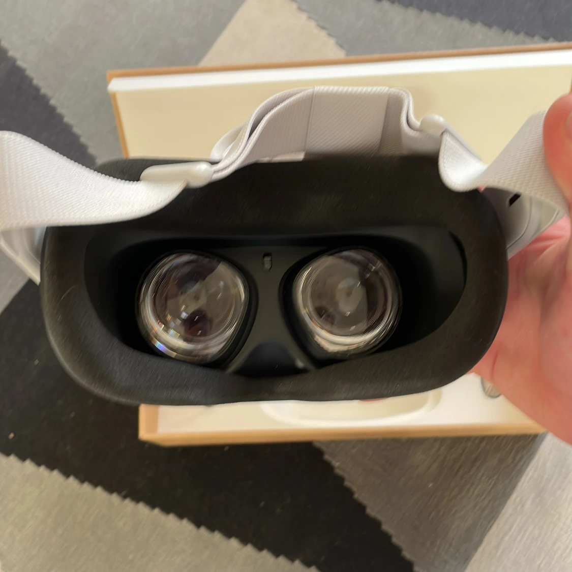 Oculus Quest 2 64 gb abdänd en gång. Finns att hämta i Stockholm - 2