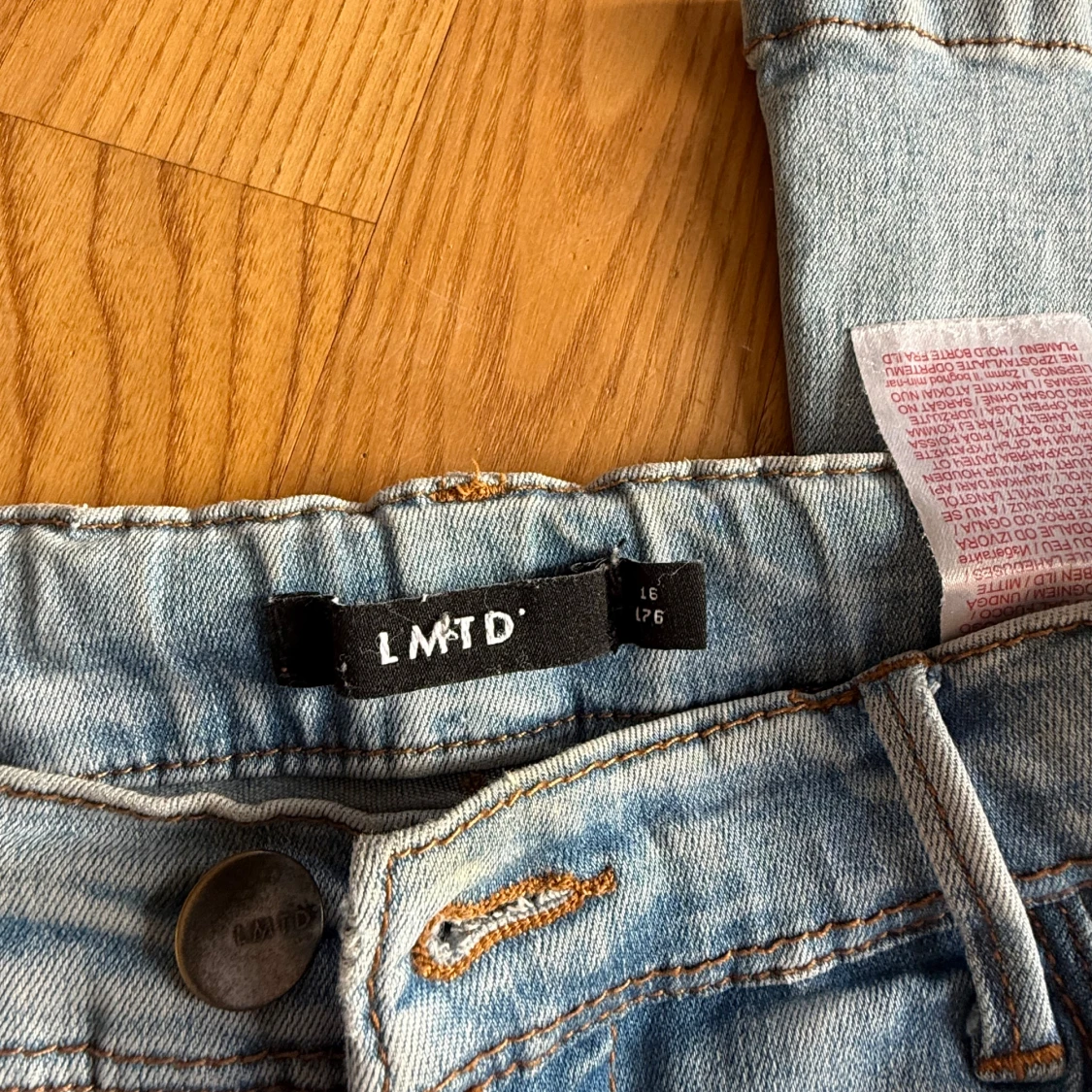 Ljusblå bootcut jeans  - 2