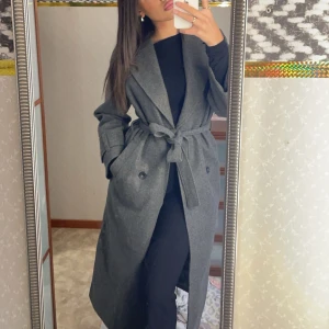 Grå kappa  - Väl omhändertagen, använd fåtal gånger, köpt förra hösten🍁 