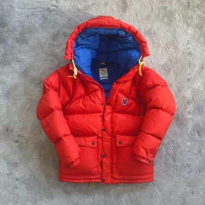 Fjällräven jacka - Hej, säljer en jacka från fjällrväven i modellen expedition down lite jacket. Den är köpt i butik och använd två vintrar. Jackan har små tecken på användning men är överlag i bra skick👍tveka inte att höra av dig!