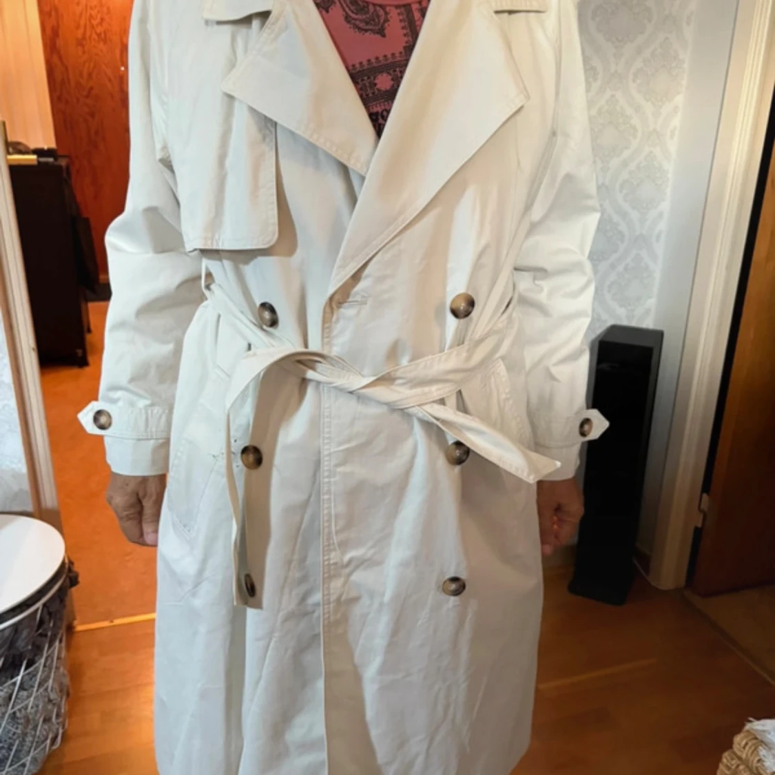 Beige trenchcoat med bälte