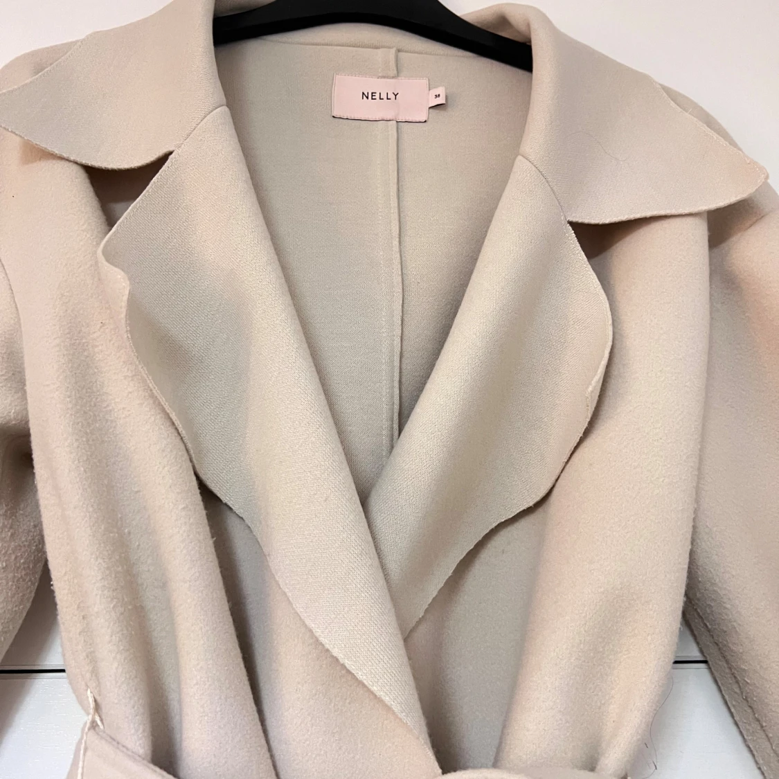 Creme färgad kappa med bälte  - 1