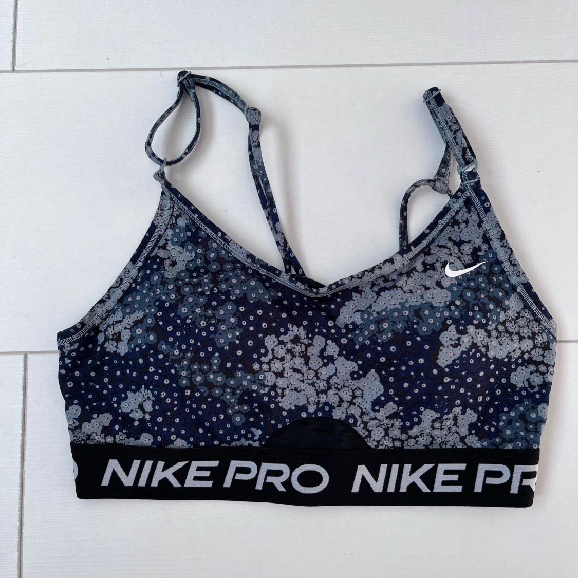Nike Pro blommig träningstopp XS