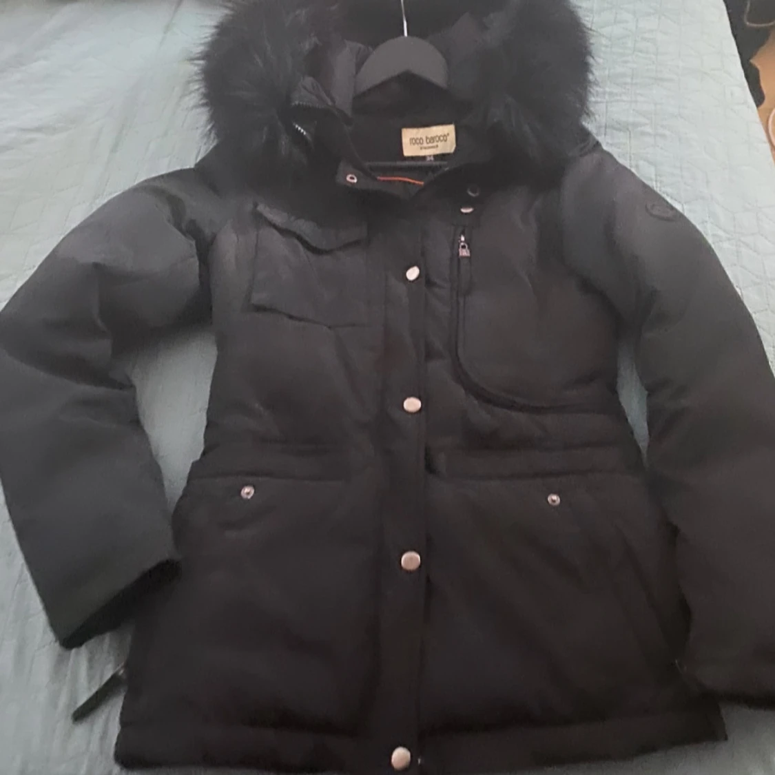 Svart vinterjacka Rocco Barocco med fuskpäls - 1