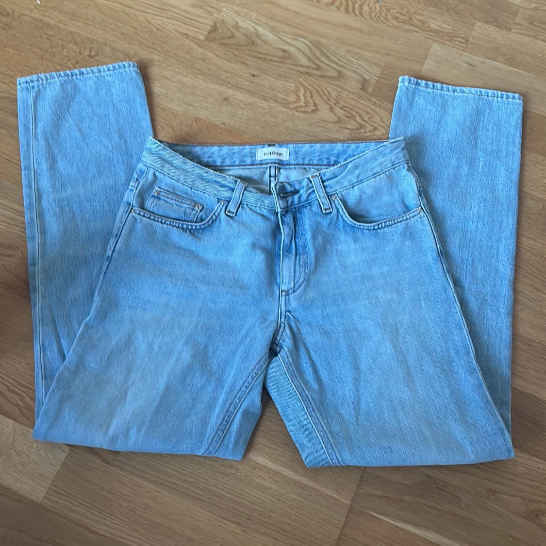 Ljusblå jeans från Totême 26/32 - 4