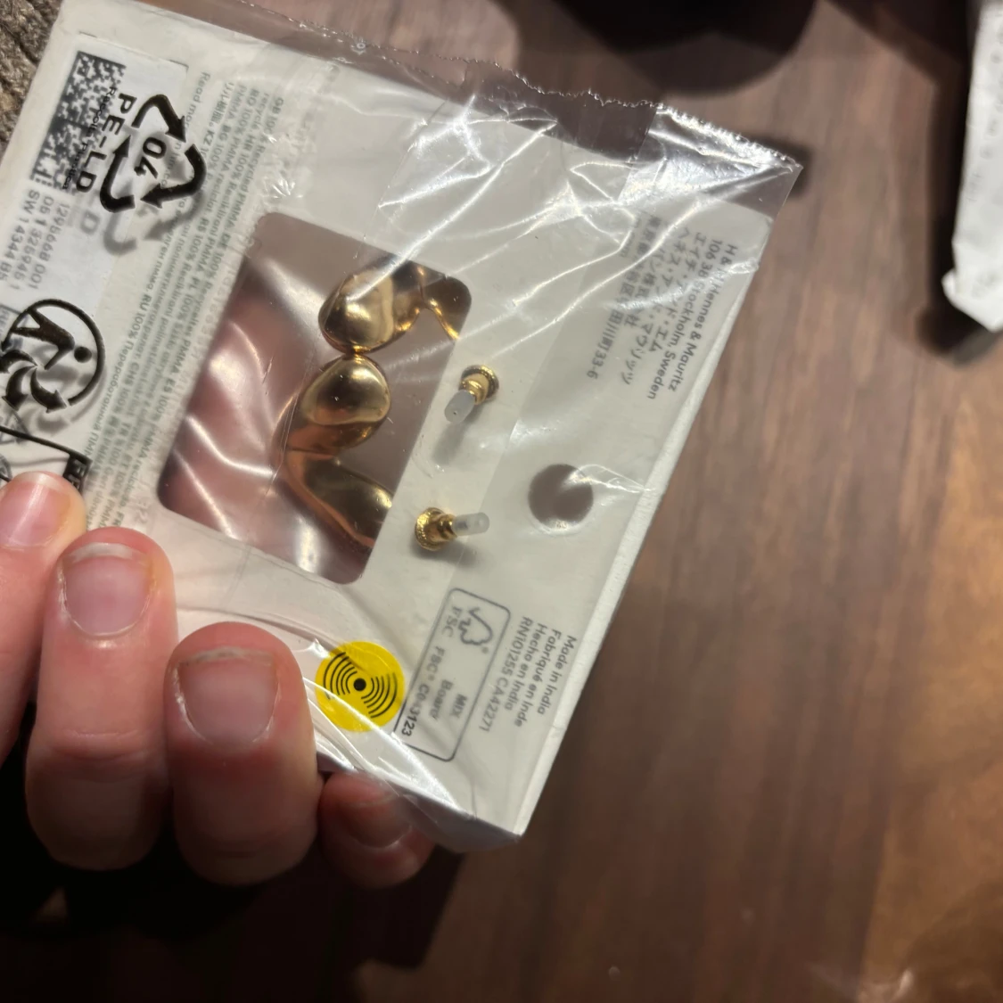 Guldiga hjärtformade örhängen H&M - 3