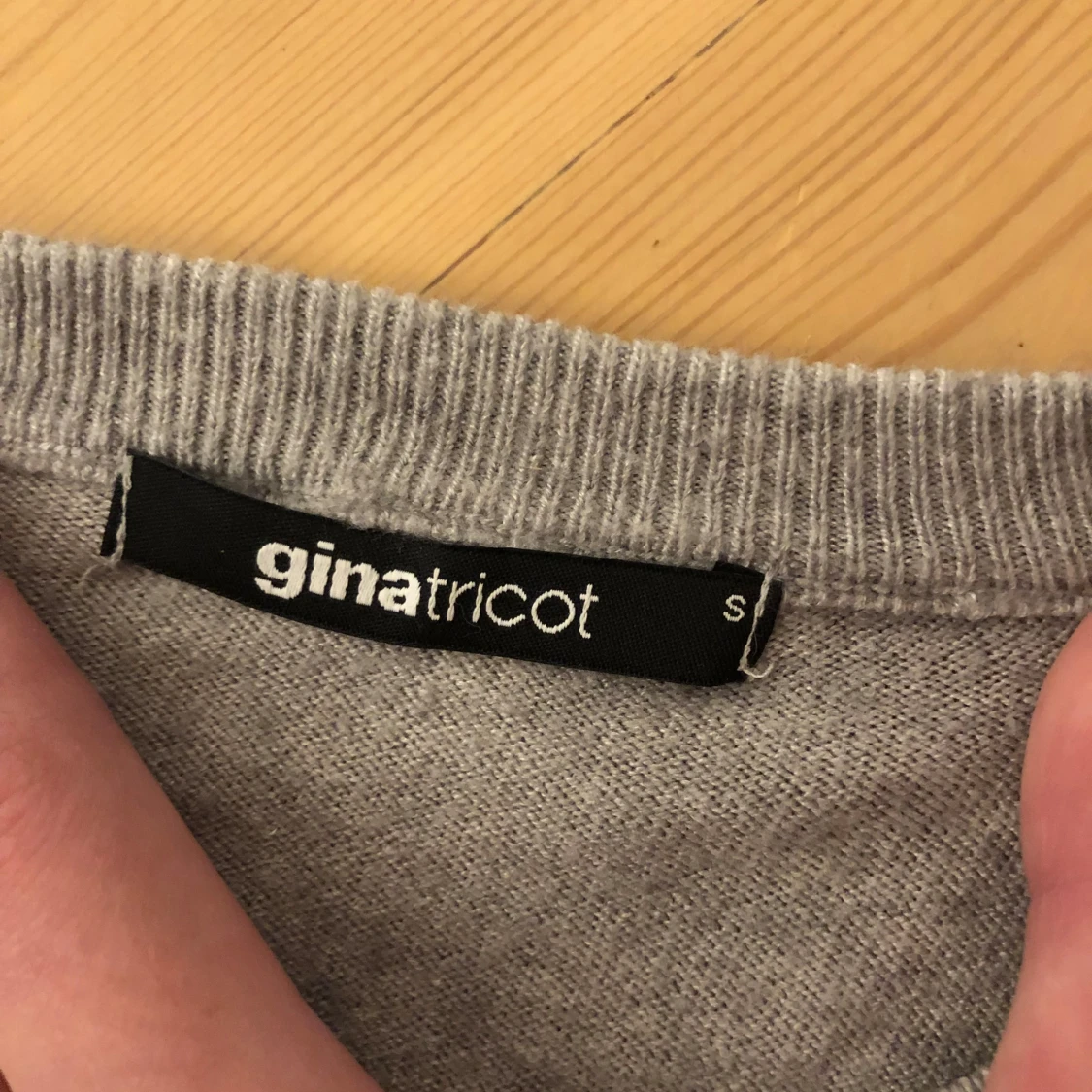 Grå stickad tröja från Gina Tricot - 2