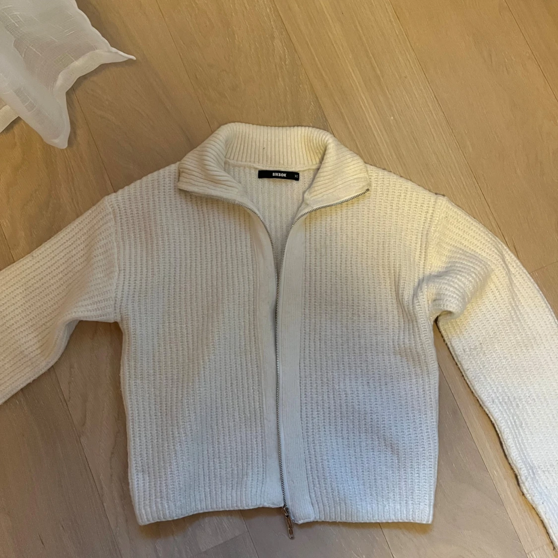 Vit stickad tröja med dragkedja - 1