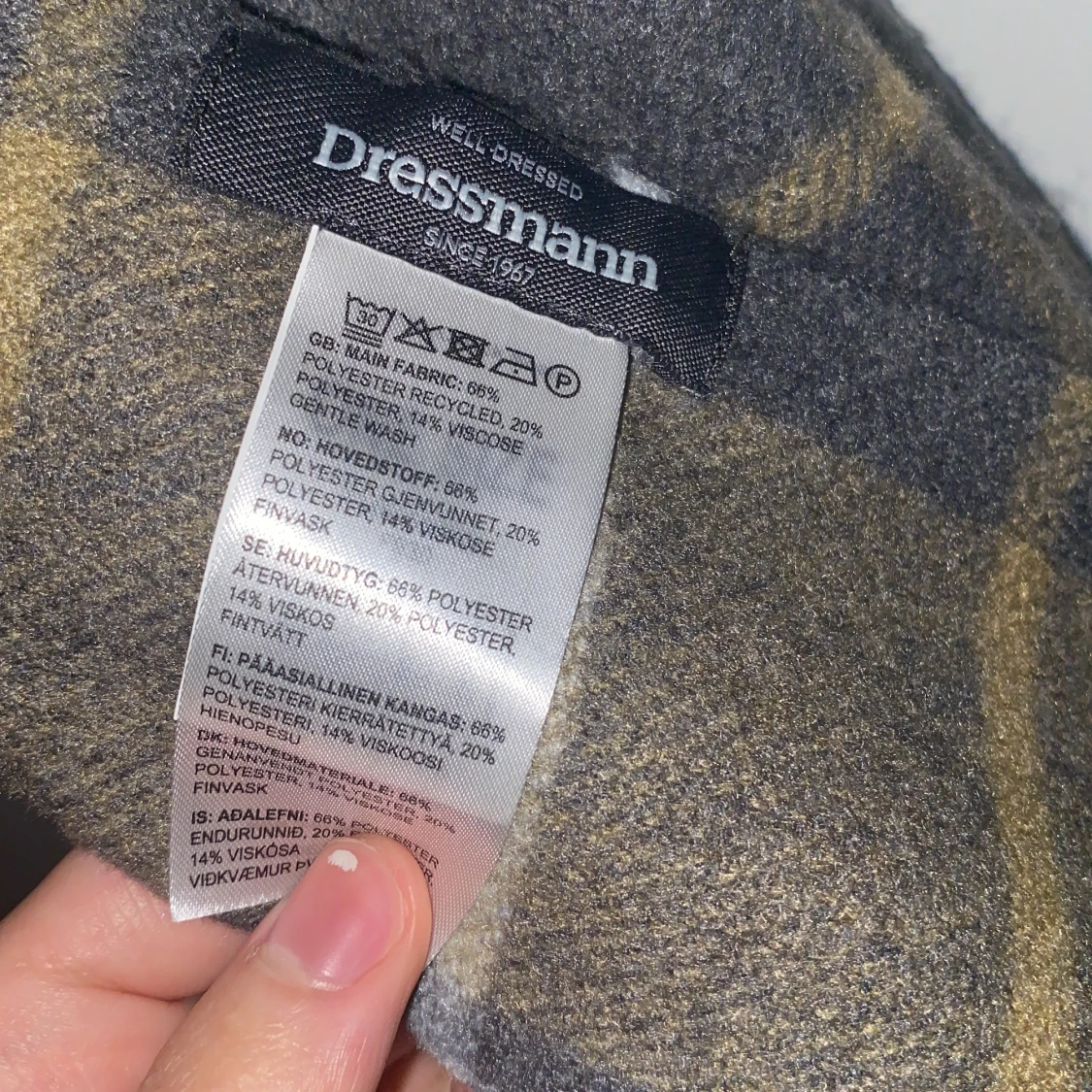 Rutig halsduk från Dressmann - 2