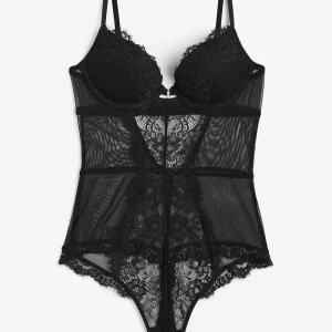 H&M body - Världens finaste body! Skriv för fler bilder, använd endast 3 ggr på fest, inga defekter 🖤🖤