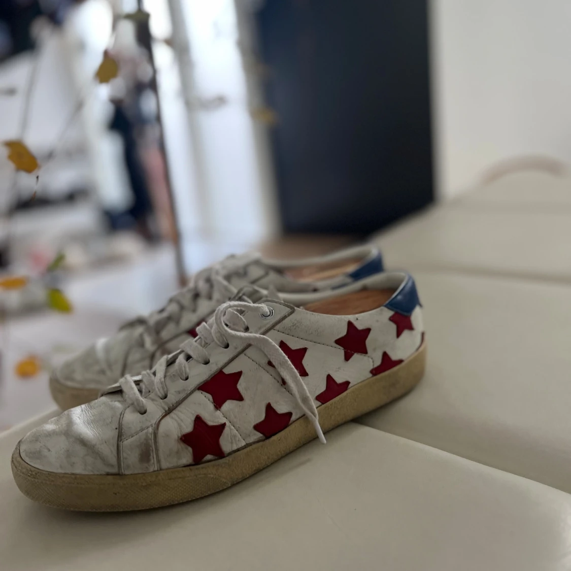 Saint Laurent sneakers med röda stjärnor - 2