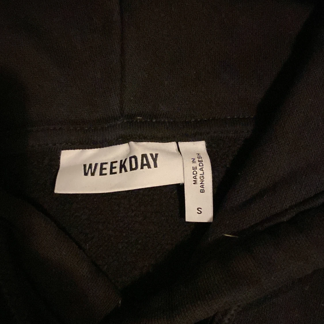 Svart hoodie från Weekday, storlek S - 1
