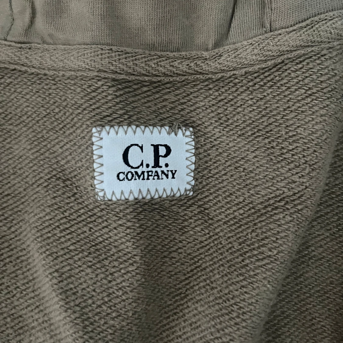 Beige hoodiejacka med goggles från C.P. Company - 2