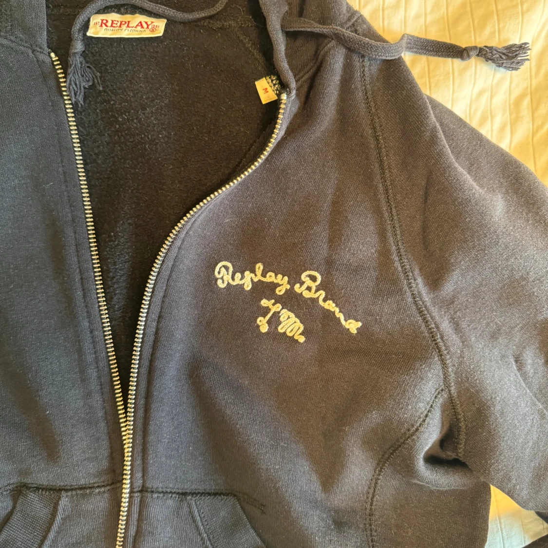 Svart hoodie från Replay med dragkedja - 1