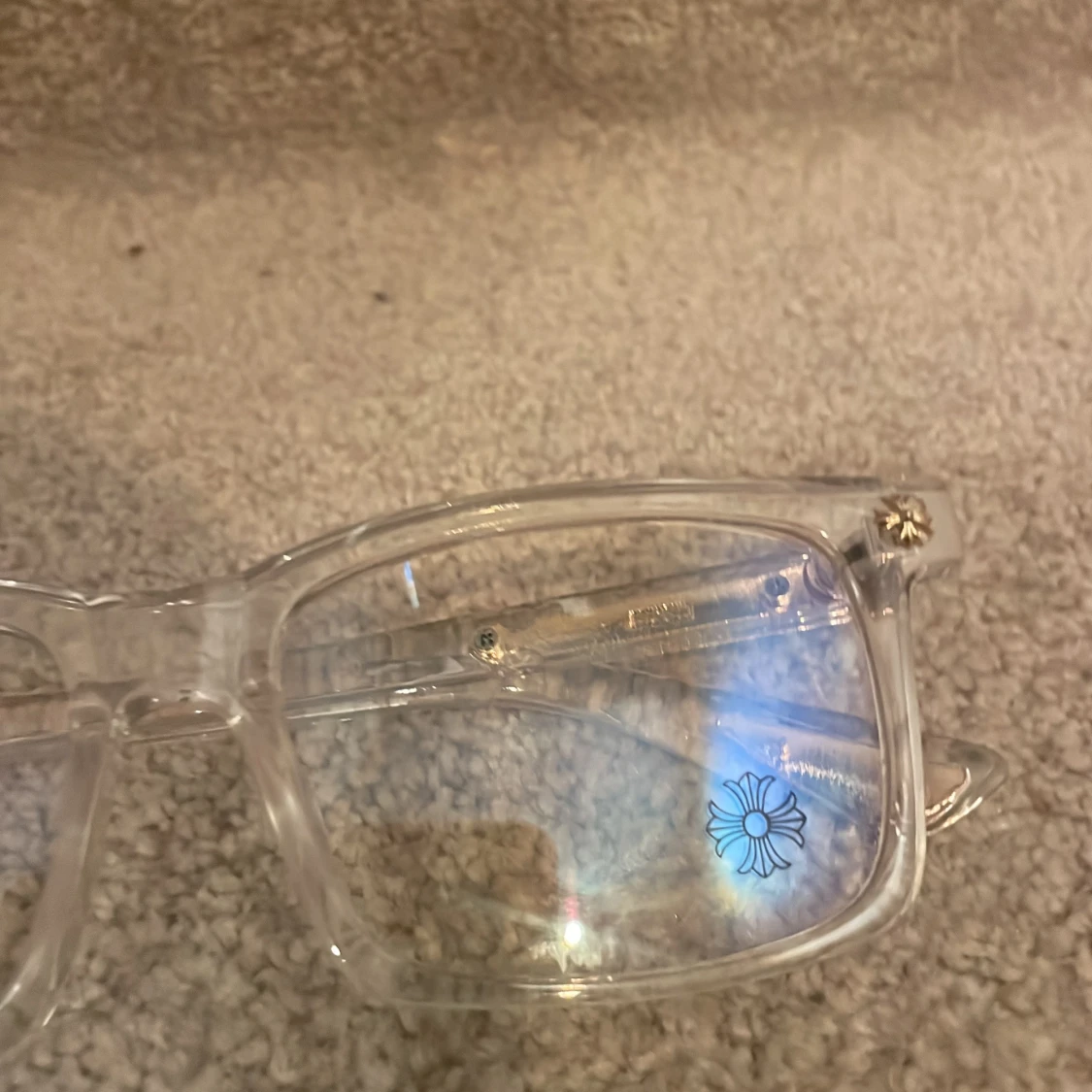Transparenta glasögon med gulddetaljer - 4