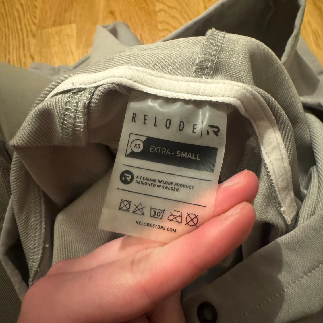 Beige croppad hoodie från Relode - 1