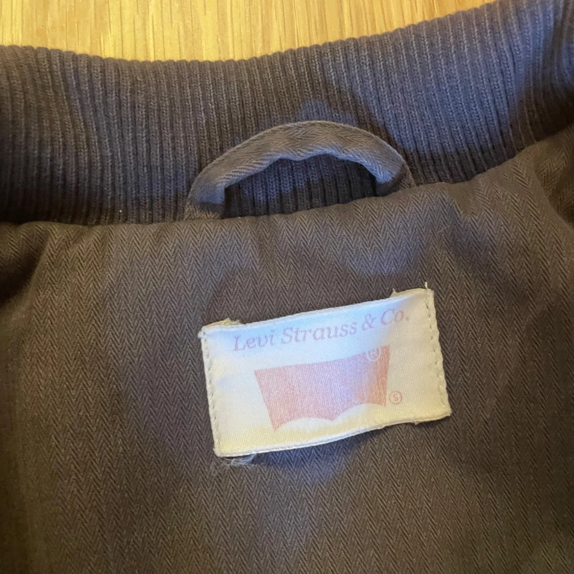 Grå bomberjacka från Levi's - 2