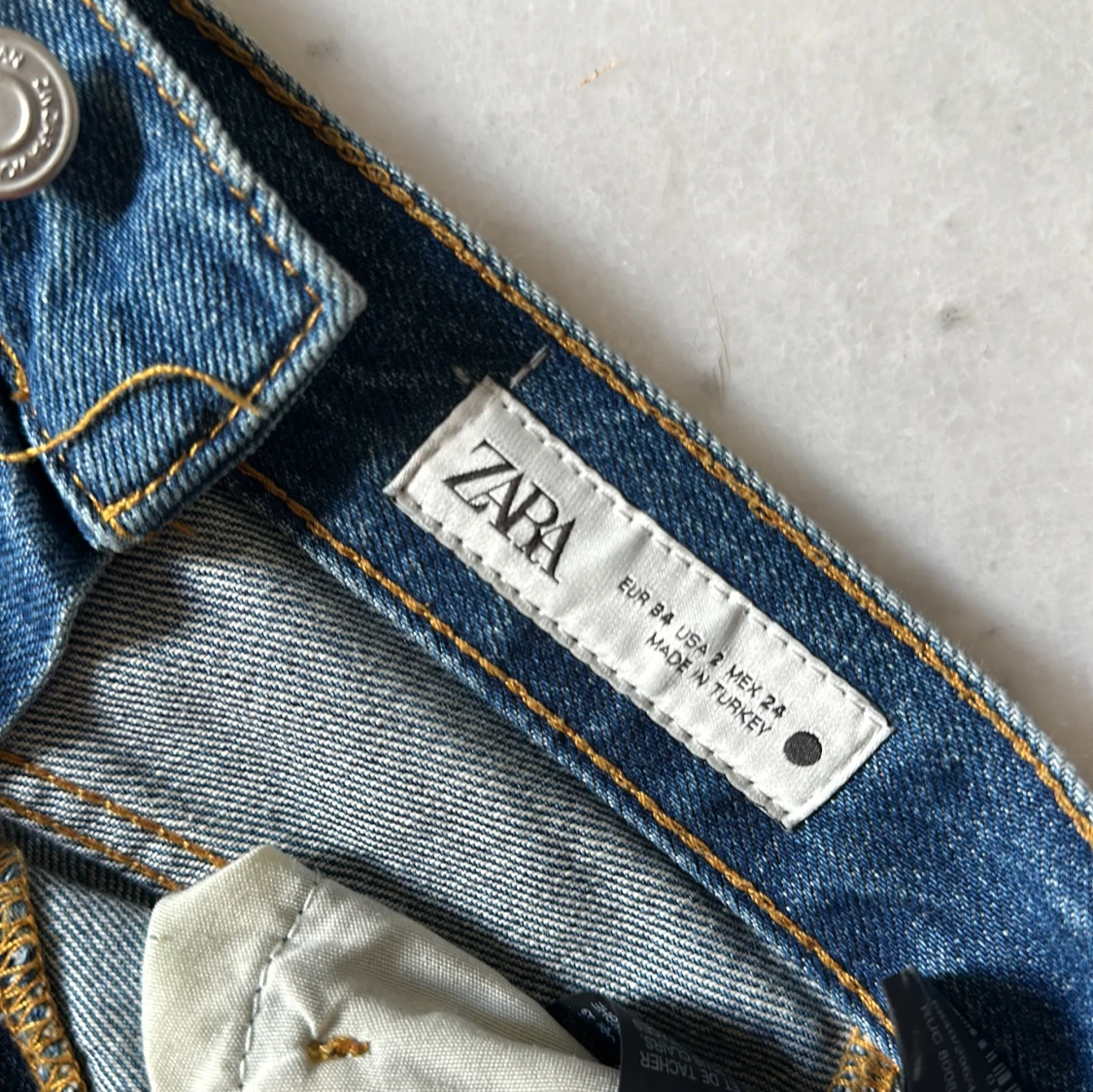 Blå raka loose fit jeans från Zara - 2