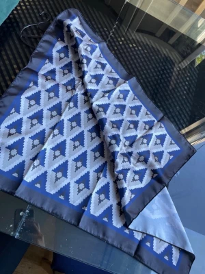 Mönstrad Scarf (Ny) - Scarf med mönster (se bild). 