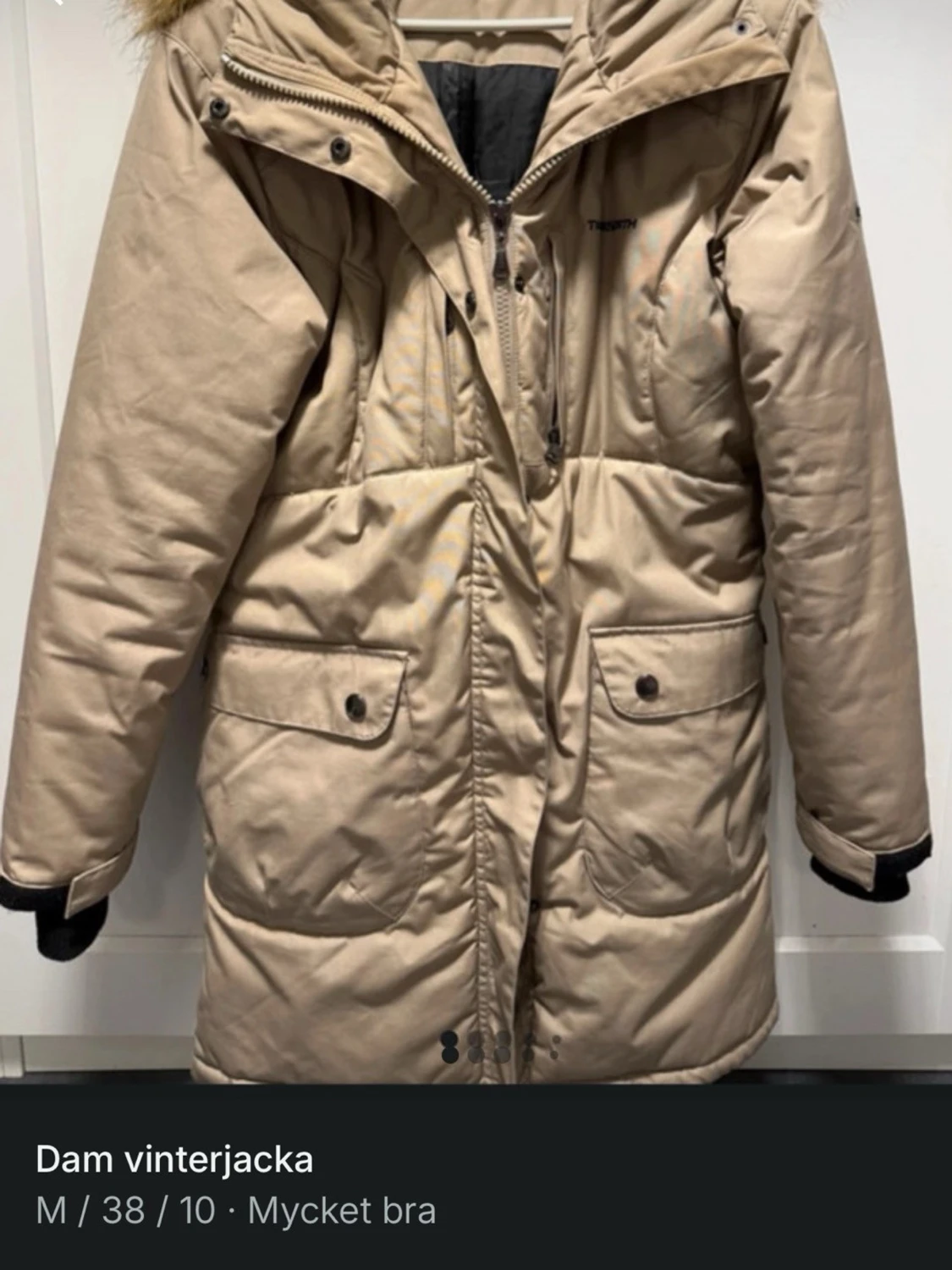 Beige vinterparkas från Trionarth