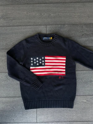 Mörkblå stickad tröja Polo Ralph Lauren - Blå Ralph lauren tröja storlek S och xs  skriv gärna vid intresse✅