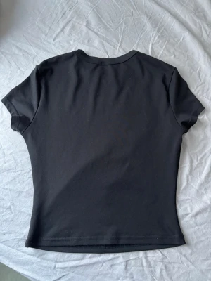 Sport topp - Svart sport T-shirt från SHEIN, använd några få ggr.