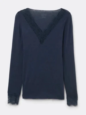 Intimissimi tröja  - Supersnygg marinblå intimissimi tröja med spets:) Något nopprig, men inget man tänker på direkt. Skriv för fler bilder eller frågor😊Använd en del men bra skick!