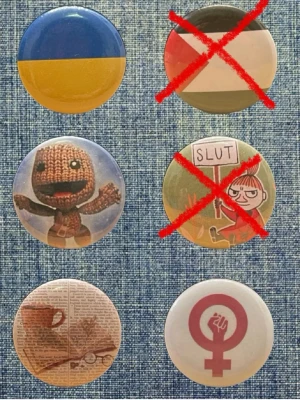 Pins - Säljer tryckknappar/ pins / badges med blandade motiv. På andra bilden syns baksidan.                  ‼️Jag har fler designs på min profil så gå in och kolla där. Jag är öppen för förslag på paketpris men priset är styck!‼️