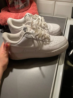 Super snygga air forces - Köpta för 1600 och den är använda cirka 5/6 gånger   Priset kan diskuteras