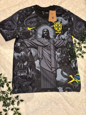 Brasiliansk jesus  fotbollströja  - En perfekt fotbollsmatch tröja med prislappen kvar då den ej passade mig 