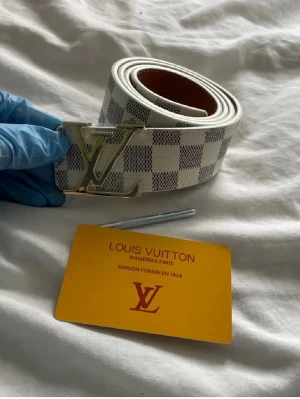 Louuiis vuittton bälte helt nyt - Louuiis vuittton bälte helt nytt fler finns om ni vill köpa fler av samma så skriv bara innan ni köper TikTok:Scandinavia_market hållgörare medföljer