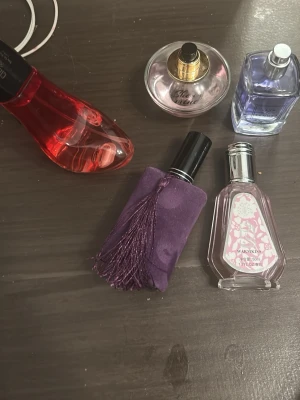 Parfymer - Säljer 5 parfymer som är knappt använda. 1 för 50 kronor och 2 för 90 och 5 för 199