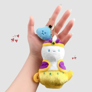 Nyckelring 🩵 - ‘Magic Lamp’ från ‘Pop Mart Bobo & Coco Fairy Tale Series’ 🧞‍♂️✨Höjd: 11cm 📏Som ny då den endast ’använts’ som dekoration sedan inköp. Denna serie tillverkas inte längre av Pop Mart så svår att få tag på. Köp nu 💌