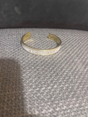 Armband  CRISTIAN DIOR - helt ny rostfritt armand Cristian dior