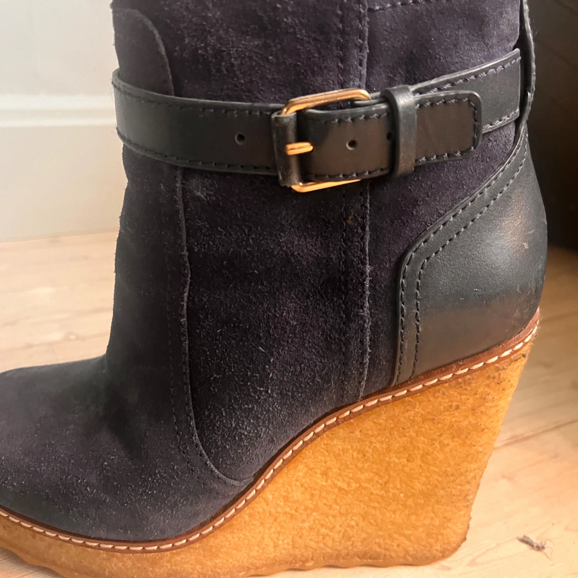 Marinblå wedge boots från Tory Burch - 4