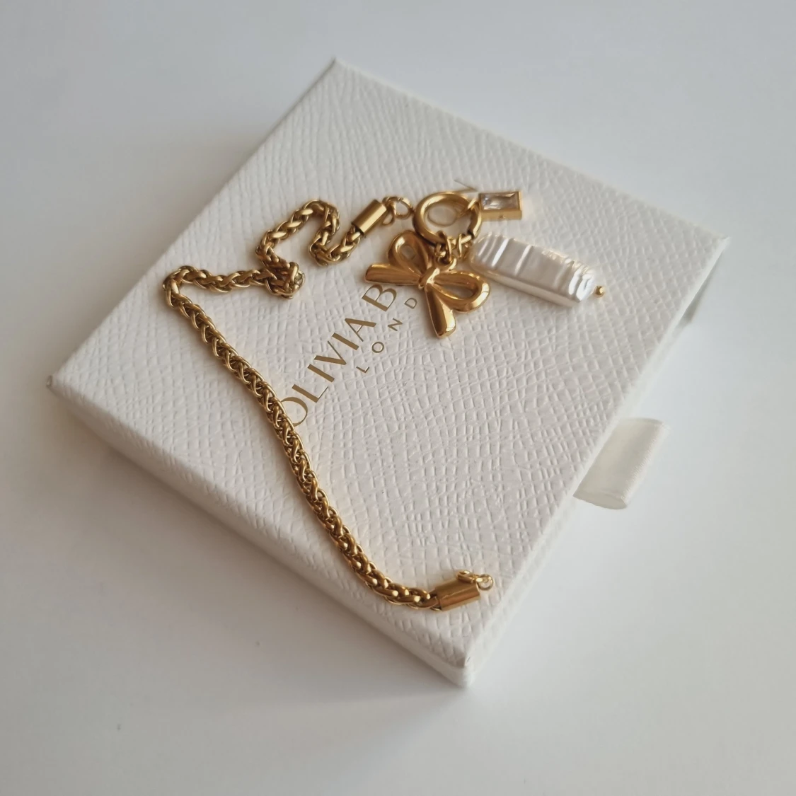 Guldarmband med rosett  - 1