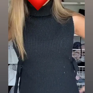 tröja  - Säker denna tröja!! Ny pris är 500 och jag har använt ungefär 2 gånger så den är i bra skick, hör av dig om du vill ha fler bilder!!