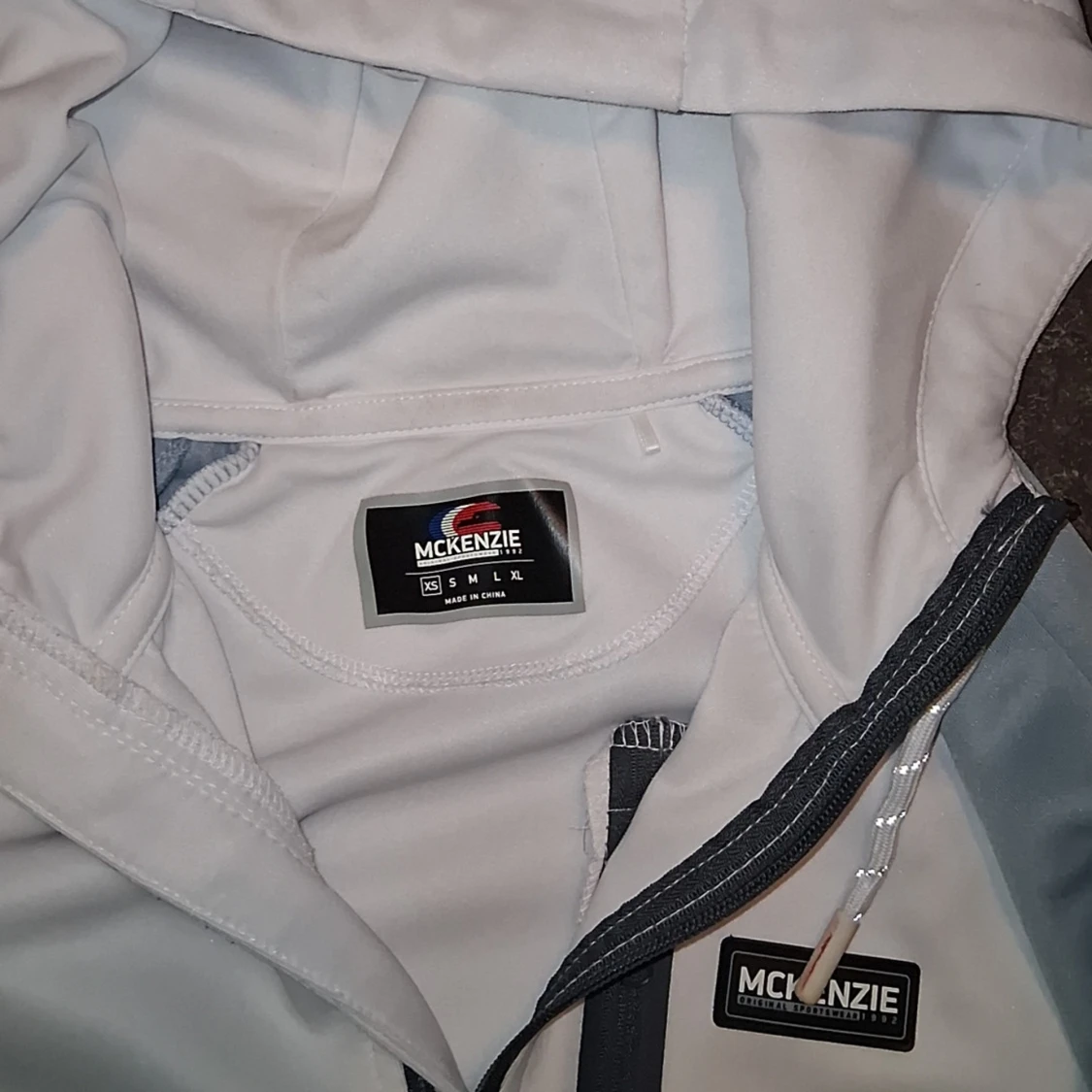 Ljusgrå vindjacka från McKenzie - 2
